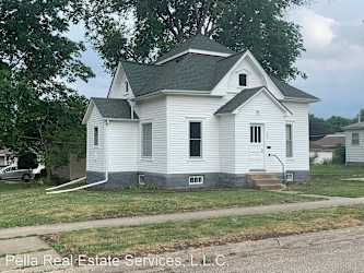 402 Pine St - Reinbeck, IA