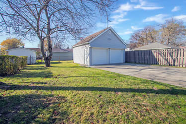 1670 Roselawn Rd - Mayfield Heights, OH