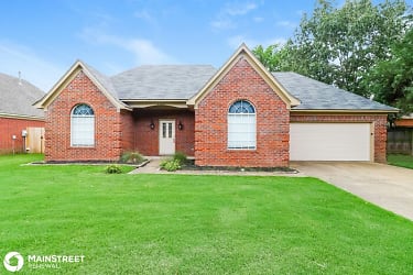 5745 Stone St - Olive Branch, MS