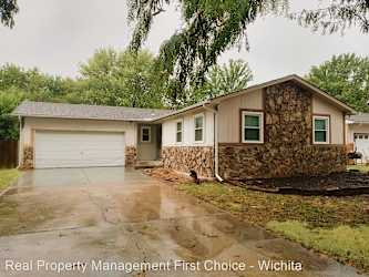 4149 Clarendon St - Bel Aire, KS