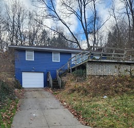 1576 Overlook Dr - Akron, OH