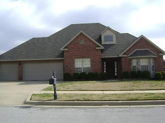 2301 S Mont Blanc Ave - Rogers, AR