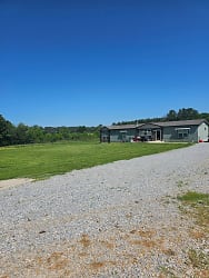 4002 S Old Wire Rd - Rogers, AR
