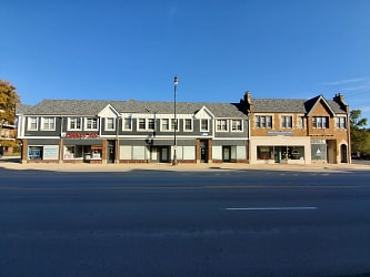 303 S Main St - Lombard, IL