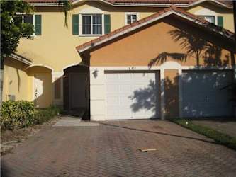 8318 Santa Monica Ave - Tamarac, FL