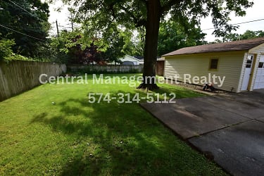 1722 Crestwood Blvd - South Bend, IN
