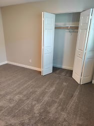 4230 S View Point Ter unit 15 - Portland, OR