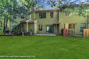 32 Jason Ct - Lakewood, NJ
