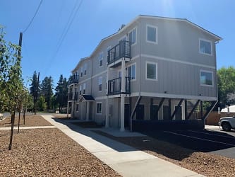 1419 NW 8th St unit 301 - Bend, OR