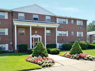 Pine Valley Court Apartments - Clementon, NJ