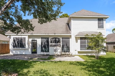 2109 Lord Nelson Dr - Seabrook, TX