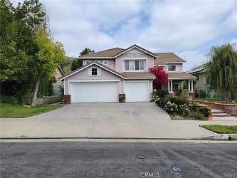 24633 Stagg St - Los Angeles, CA