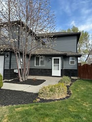 1951 NW Larch Spur Ct - Redmond, OR