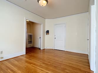 2445 NW Northrup St unit 203 - Portland, OR