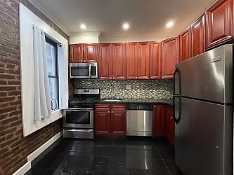 21-06 35th St unit 3C - Queens, NY
