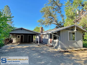 9975 East Rd - Redwood Valley, CA