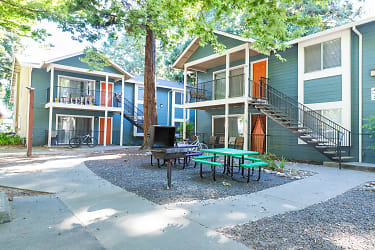 Redwood Cove Apartments - Chico, CA