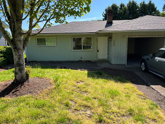 1703 NW Springhill Dr - Albany, OR