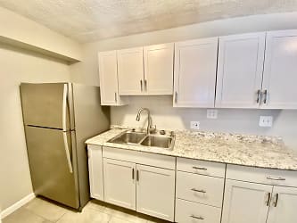 2580 E Tahquitz Canyon Way unit 118 - Palm Springs, CA