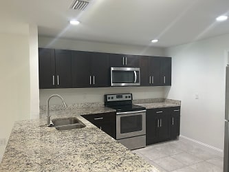 8501-8503 Agate Street Apartments - Port Charlotte, FL