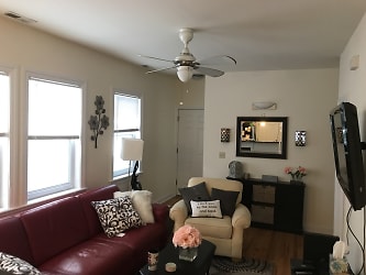 1442 W Barry Ave #2R - Chicago, IL