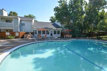 Creekside Colony Apartments - Citrus Heights, CA