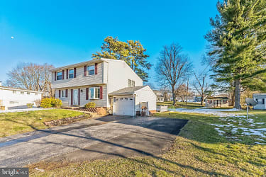 1614 Woodford Way - Blue Bell, PA