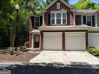 310 Finchley Dr - Roswell, GA