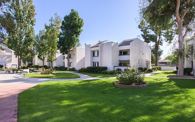 Villa Topanga Apartments - Canoga Park, CA