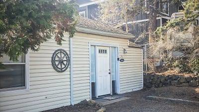 513 NE Irving Ave - Bend, OR