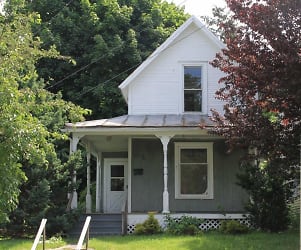 67 1/2 Broadway St - Shelby, OH