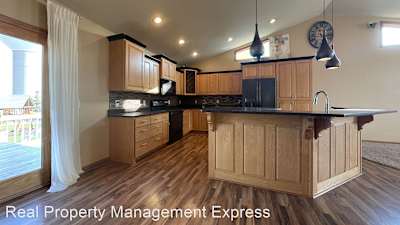 7624 S Courtyard Cir - Sioux Falls, SD