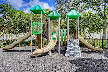 The Villas At Wyndham Lakes Apartments - Coral Springs, FL