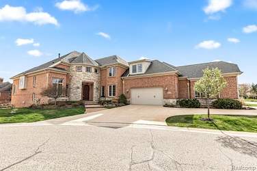 10424 Sandpiper Ct - South Lyon, MI
