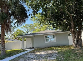 1493 Cleveland St - Clearwater, FL