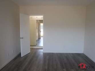 360 W Chevy Chase Dr - Glendale, CA