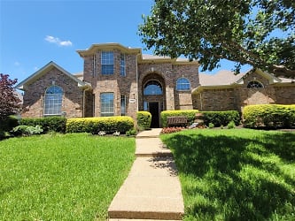 2221 Clearspring Dr S - Irving, TX