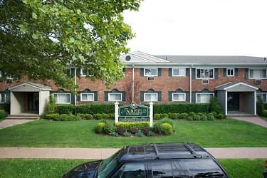 Fairfield Manor Apartments - West Babylon, NY