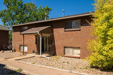927 James Ct - Fort Collins, CO