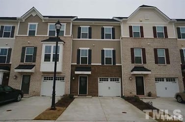 609 Berry Chase Way - Cary, NC