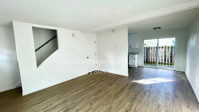 210 Laclair St unit 214 - Coos Bay, OR