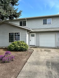 454 20th Ave SW - Albany, OR