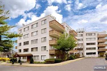 1375 River Rd #5B - Edgewater, NJ