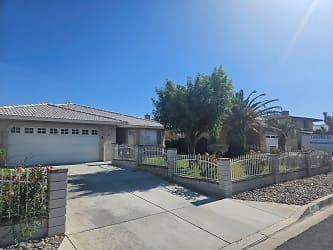 14017 Driftwood Dr - Victorville, CA