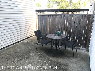 The Townes At Jones Run Apartments - Newport News, VA