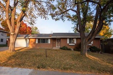 1712 S Whitcomb St - Fort Collins, CO