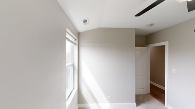 Room for rent. 1321 West Cullerton Street - Chicago, IL