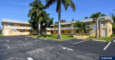 807 NW 24th St - Wilton Manors, FL
