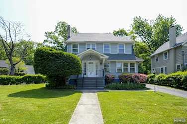 233 Doremus Ave - Ridgewood, NJ