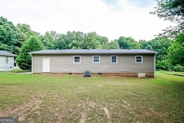 5267 Maple Valley Rd SW - Mableton, GA